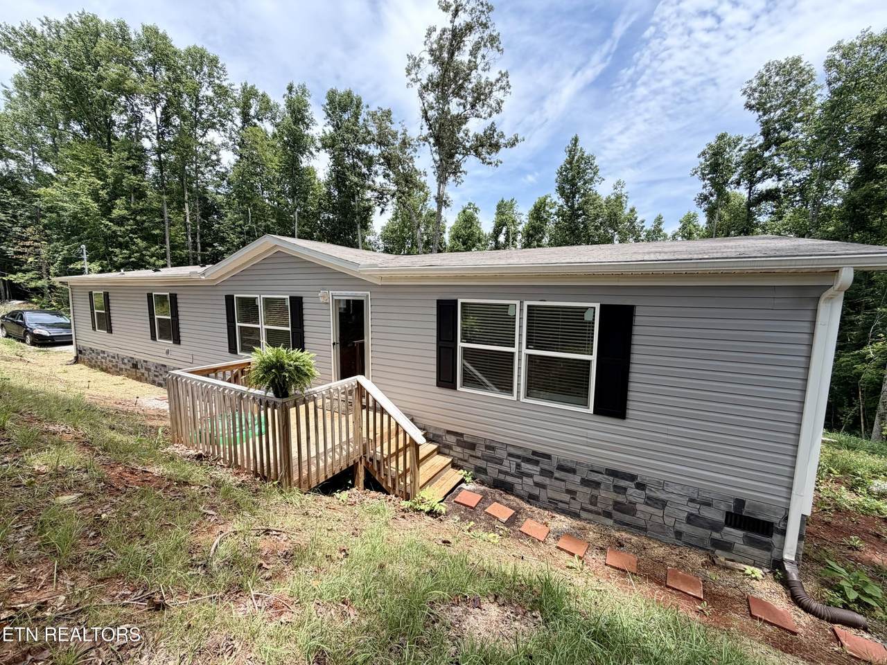 8780 Highland View Rd - Photo 1
