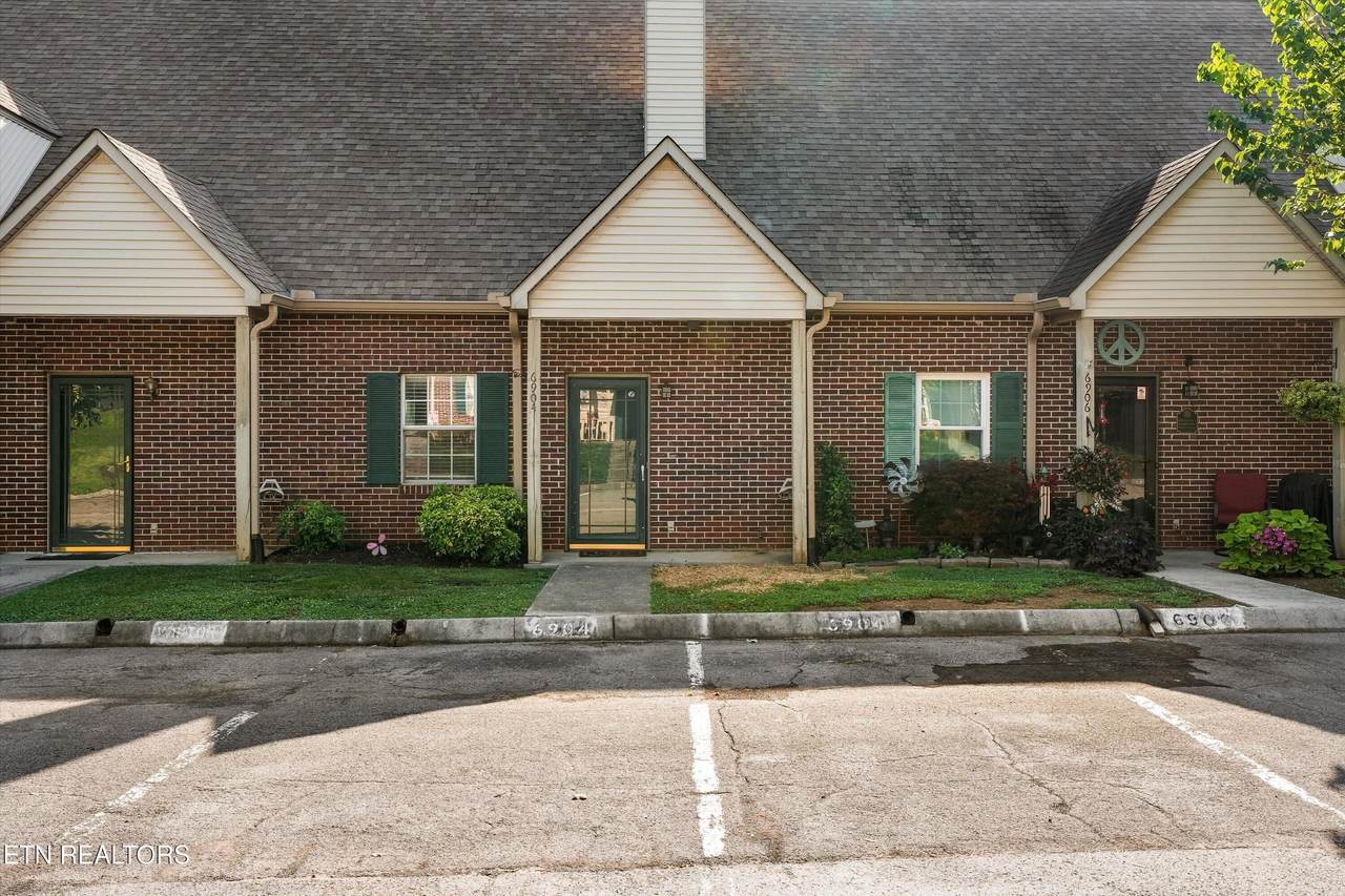 6904 Kings Crossing Way - Photo 1