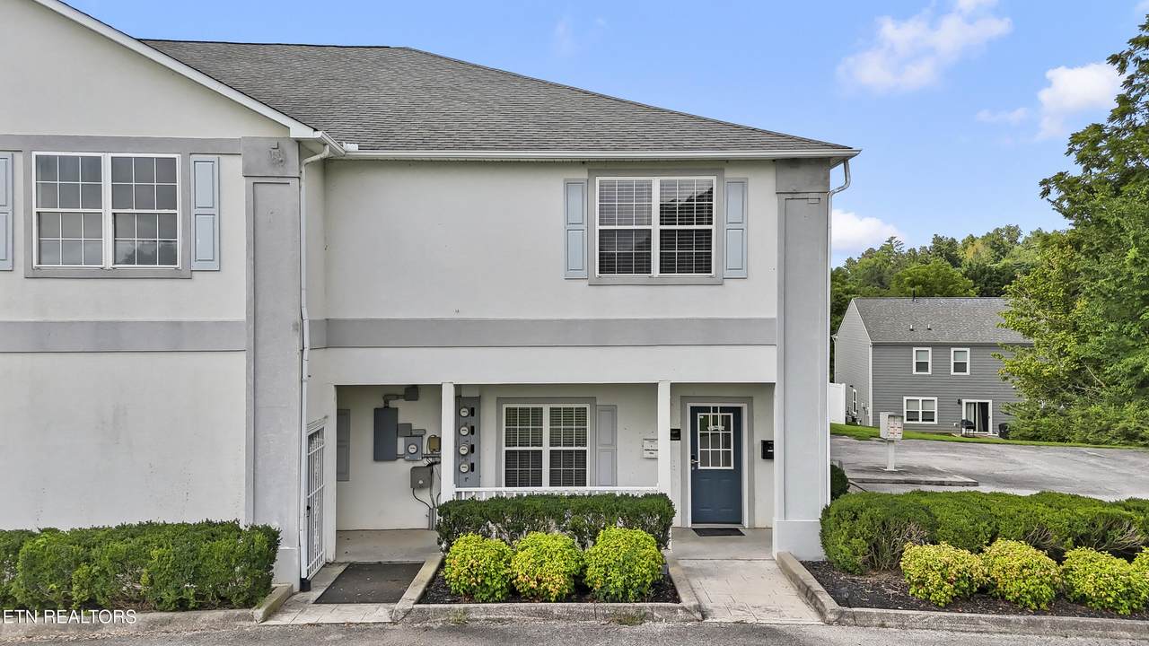 100 Village Way - Photo 1