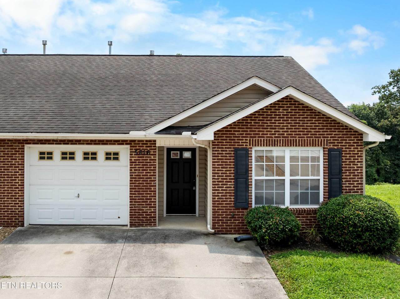 5816 Metropolitan Way - Photo 1