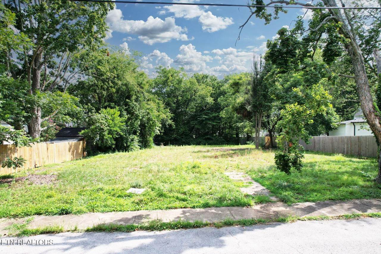 243 18Th St - Photo 1