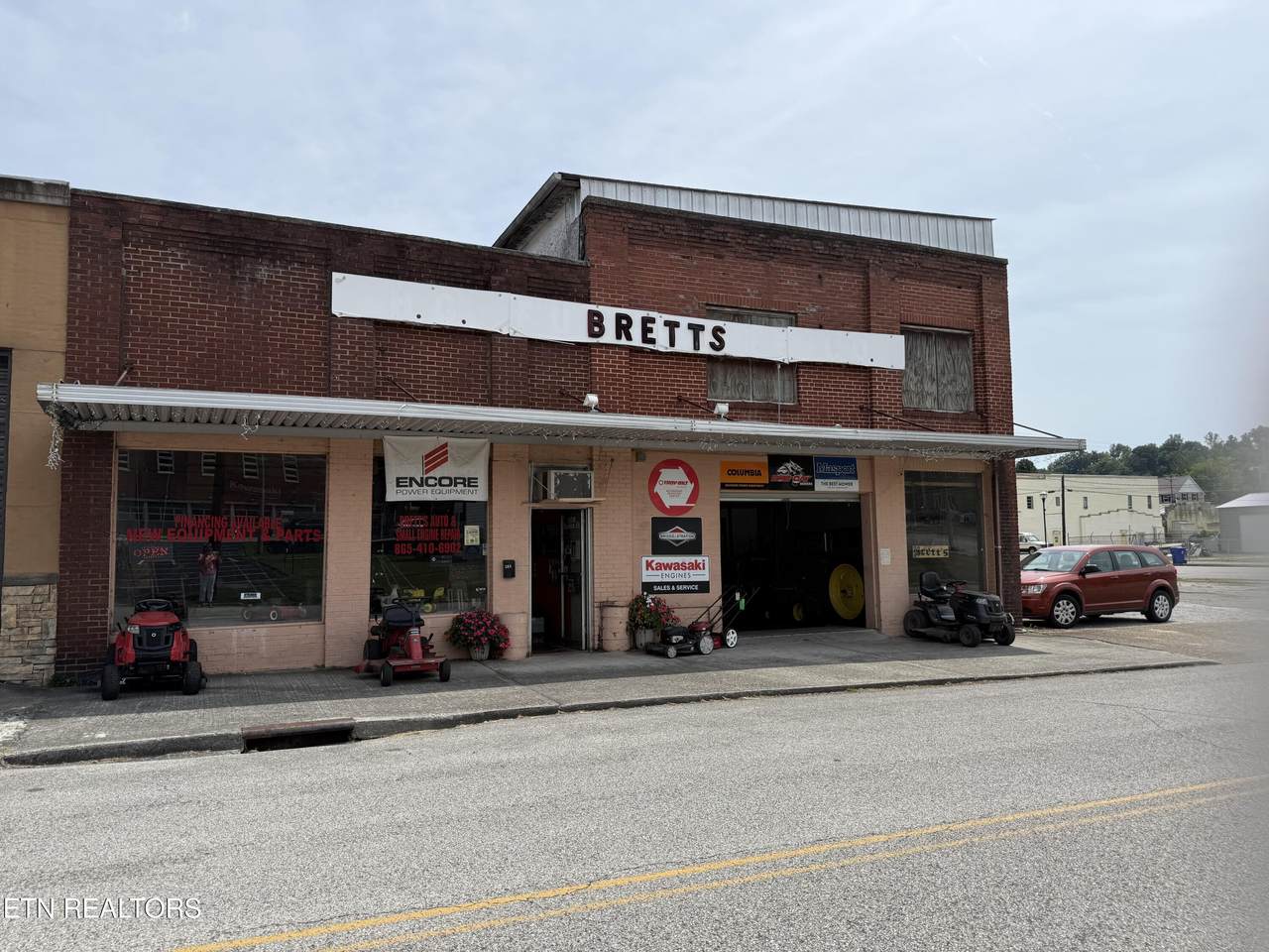 308 Trenton St - Photo 1