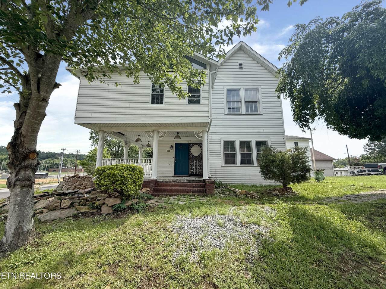 406 Church Ave - Photo 1
