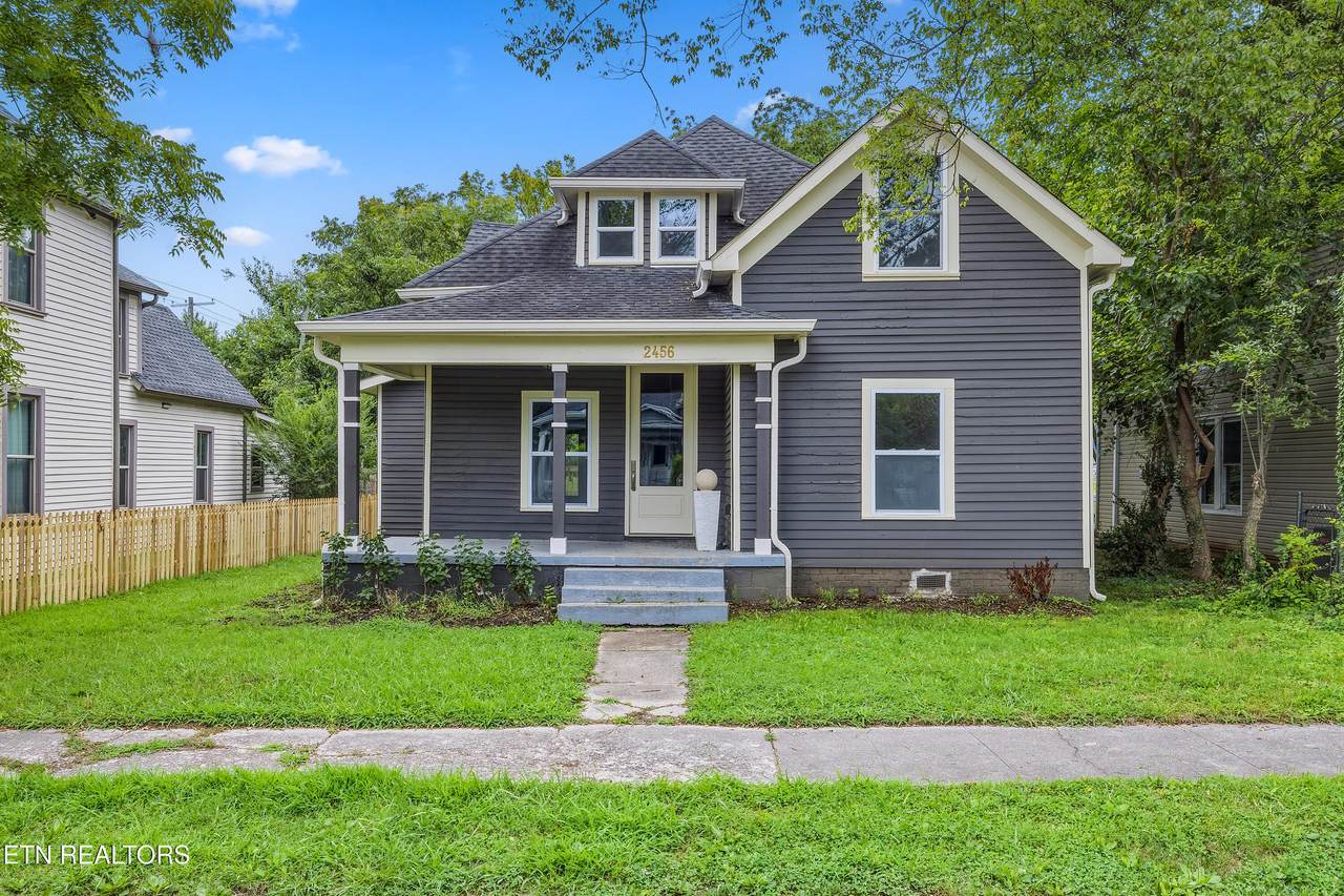 2456 Woodbine Ave - Photo 1