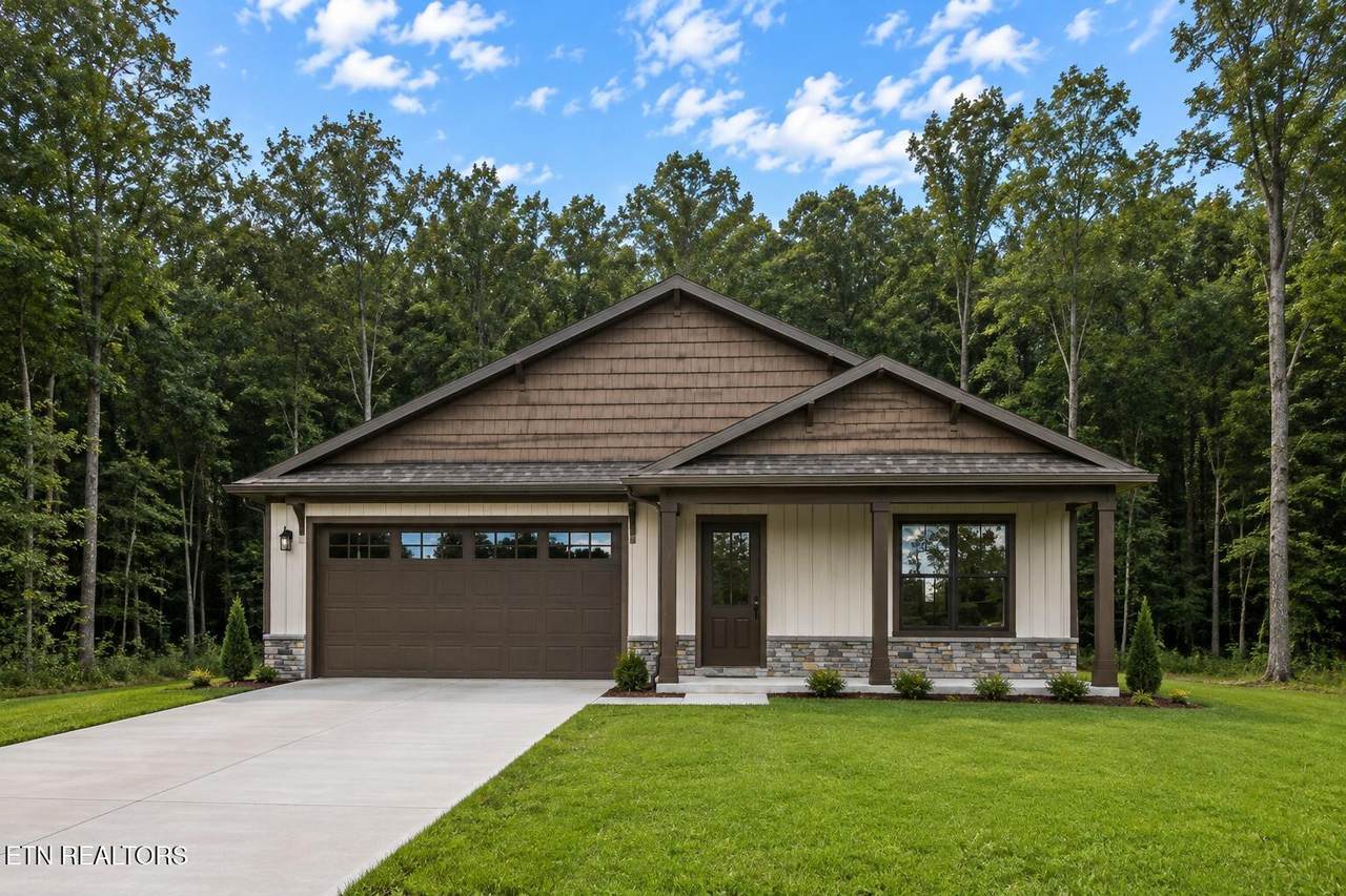 617 Skyline Drive - Photo 1