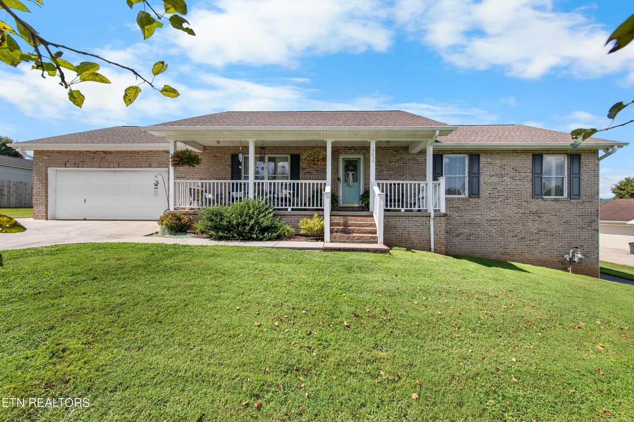 5635 Brandon Park Drive - Photo 1