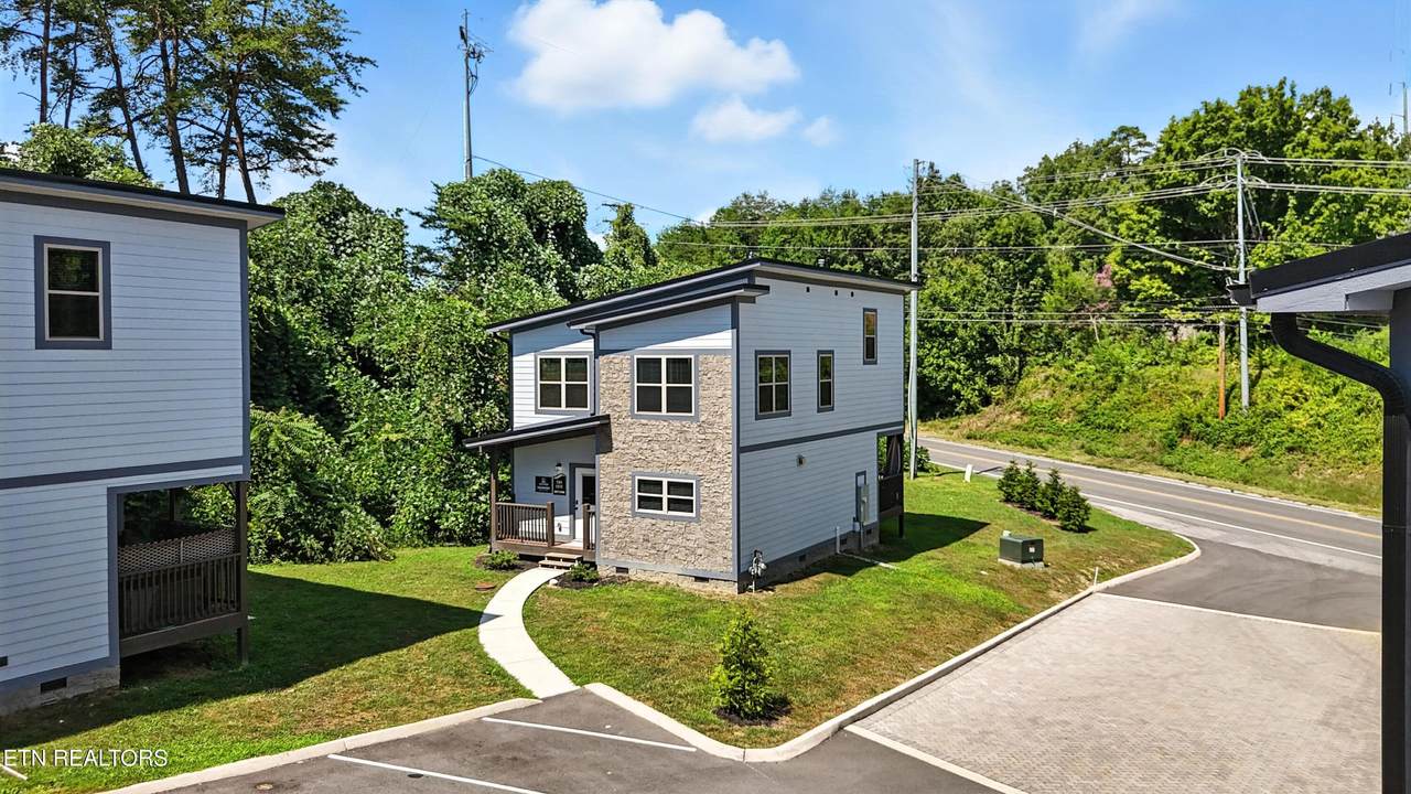 576 Dollywood Lane - Photo 1