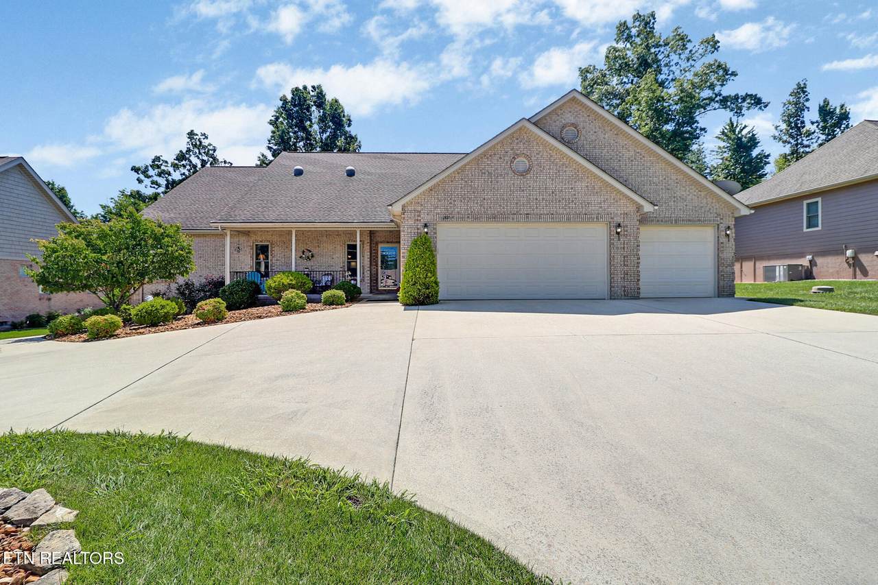 207 Forest Hill Drive - Photo 1