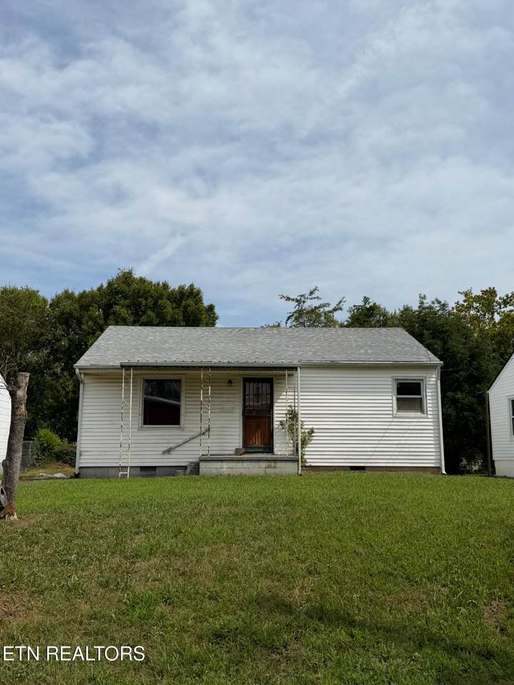 3754 Speedway Circle - Photo 1