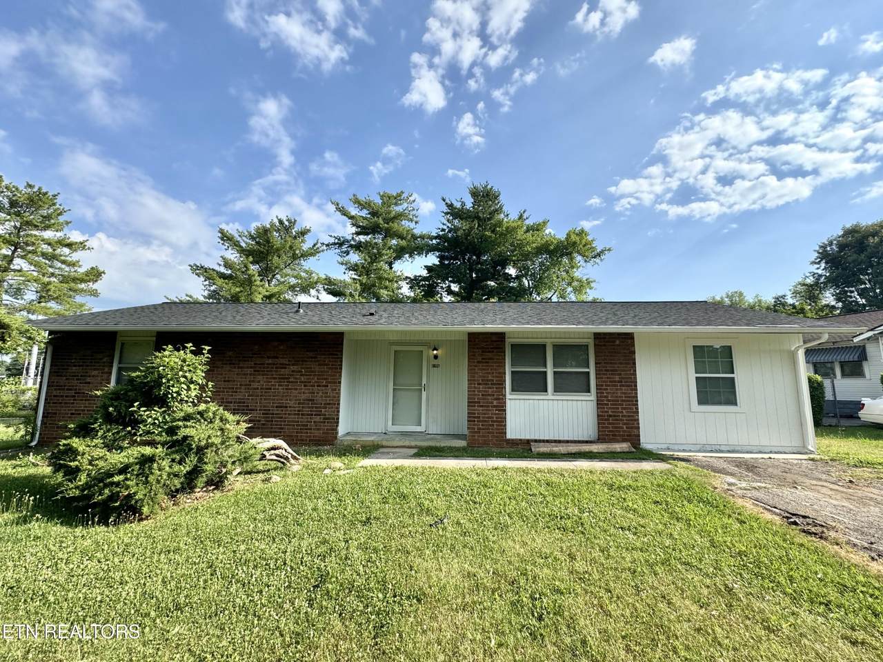 1617 Henrietta Ave Ave - Photo 1