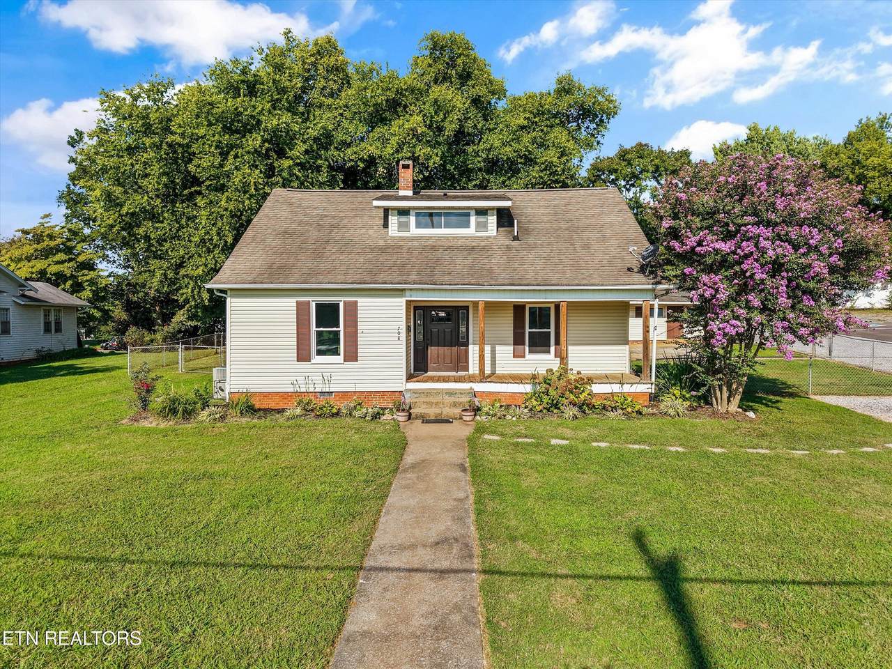 708 Ward Ave - Photo 1