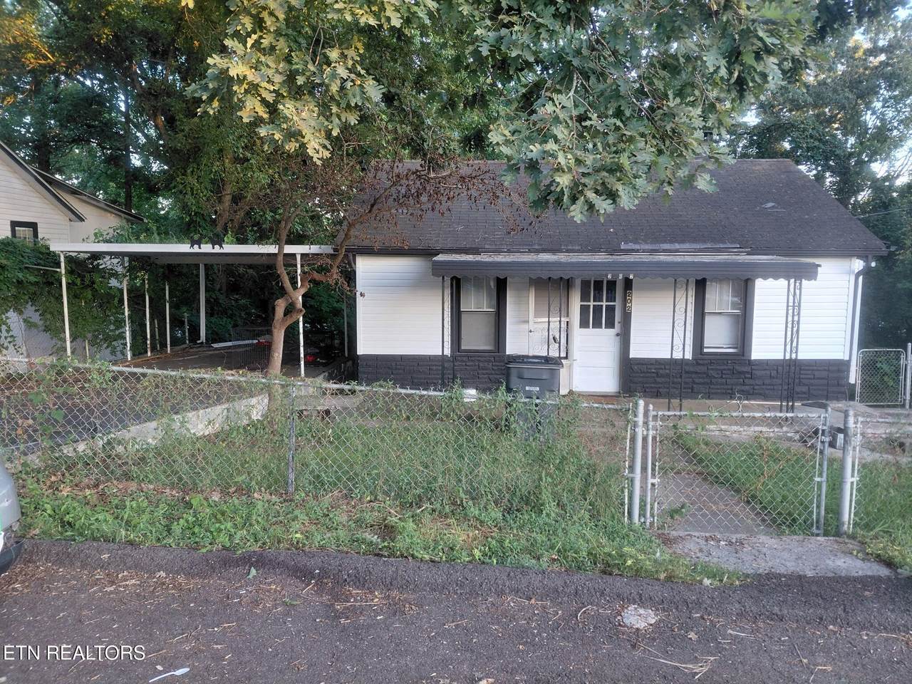 202 Hillview Ave - Photo 1