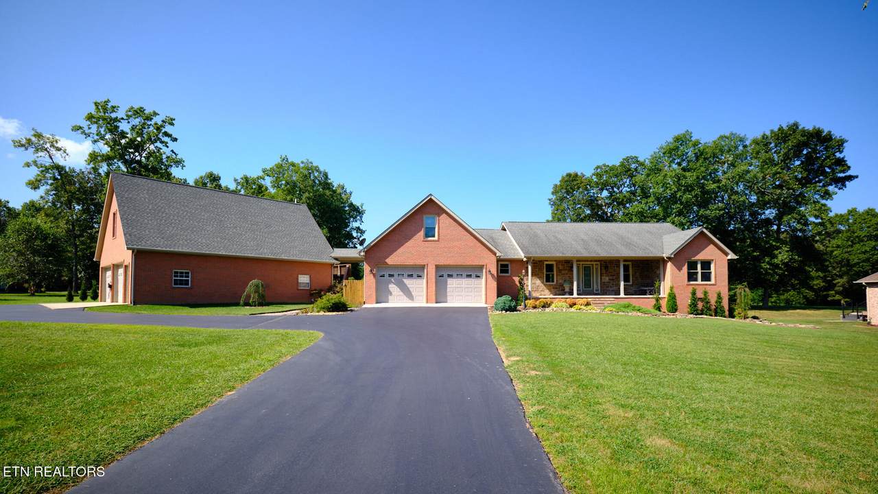 837 Deer Creek Drive - Photo 1