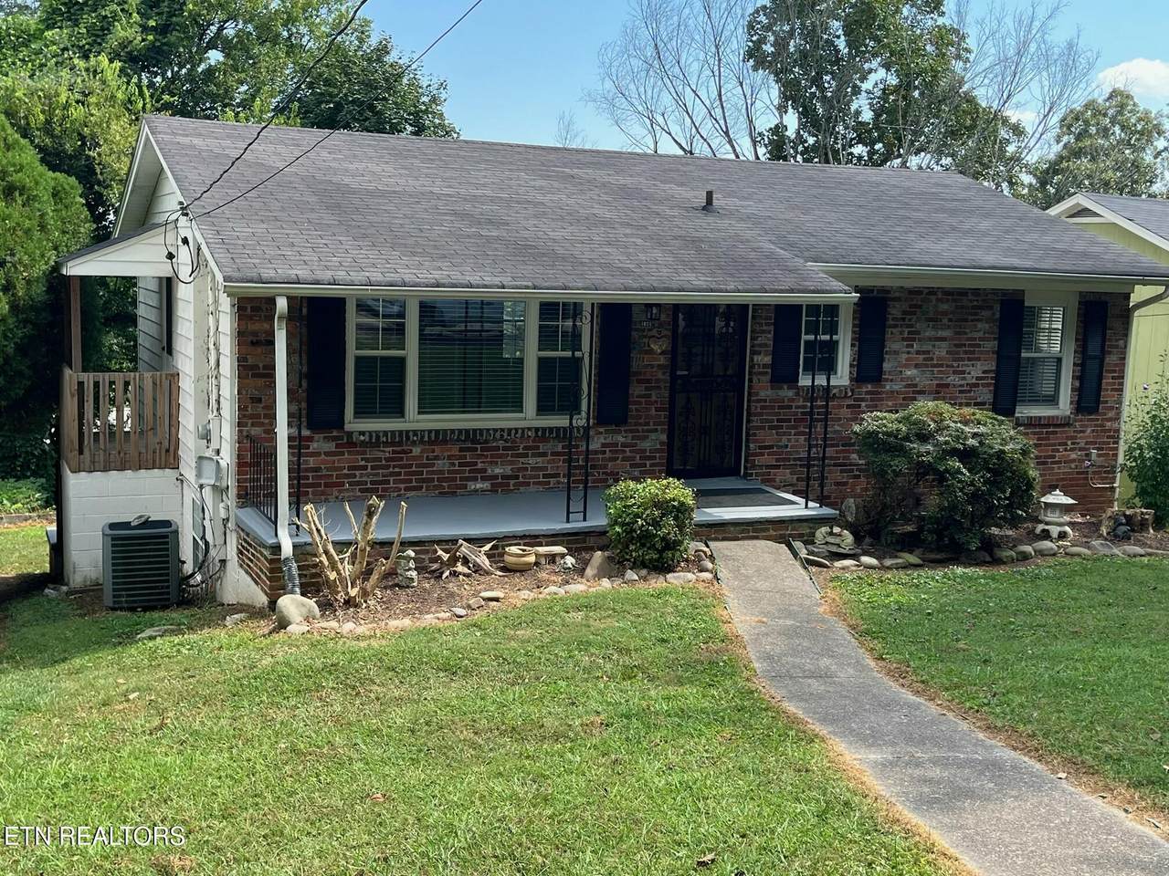 1024 Farragut Ave - Photo 1