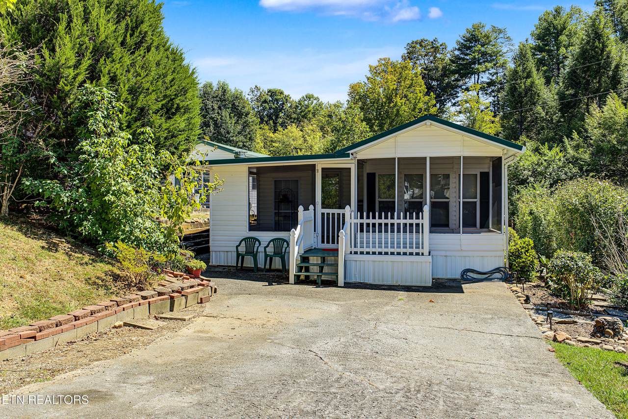 612 Whistling Swan St - Photo 1