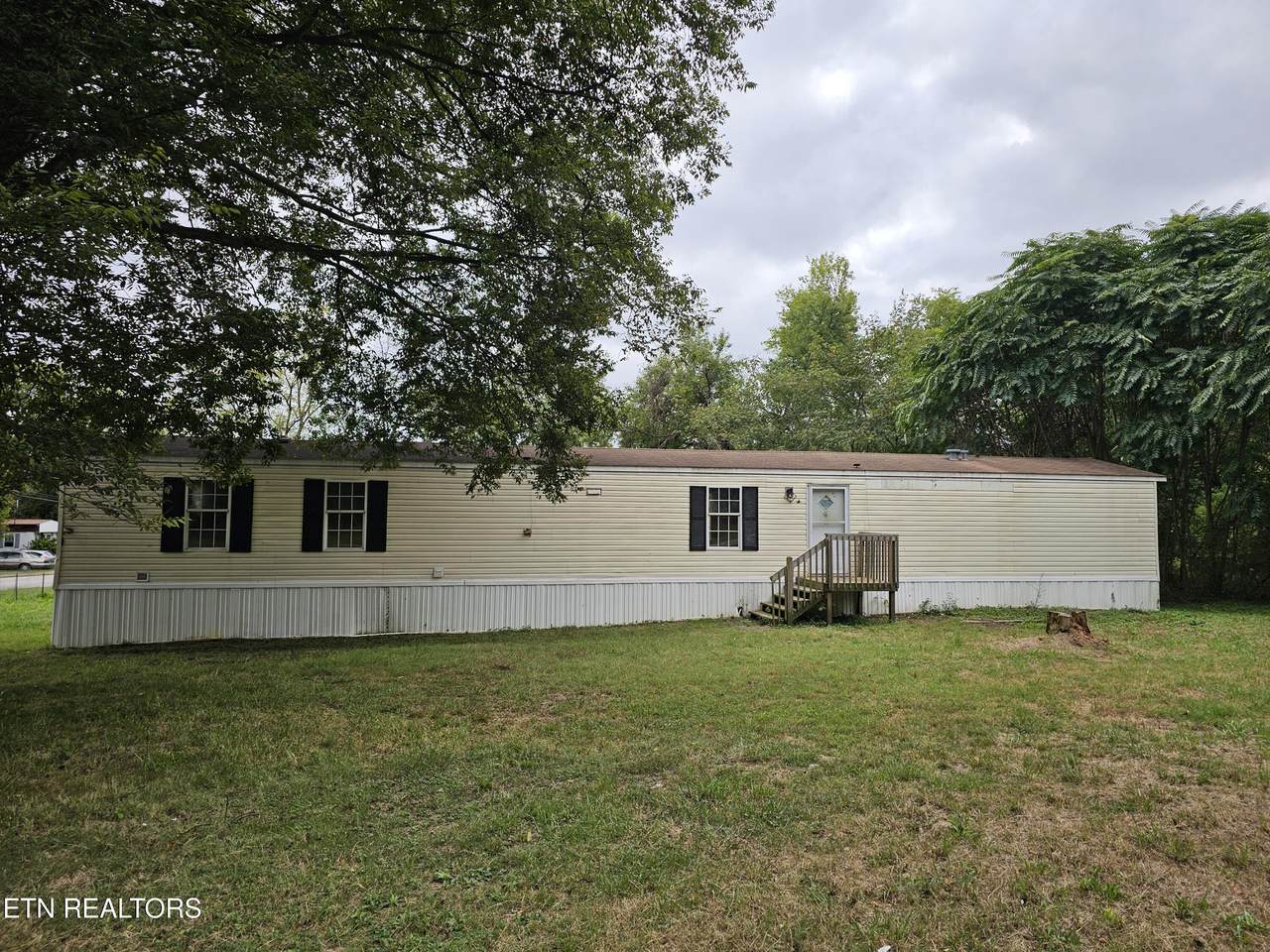 627 Strang St - Photo 1