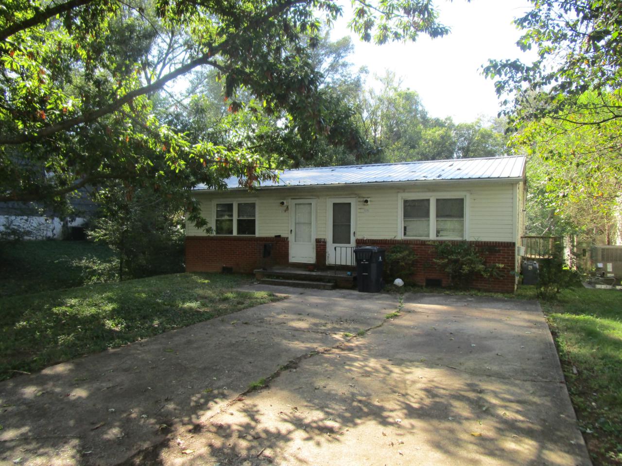 1119, 1121 Moody Ave - Photo 1