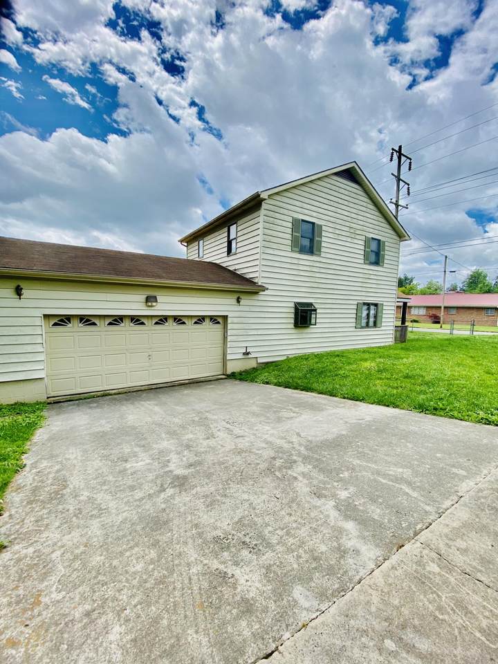 636 Washington Ave - Photo 1