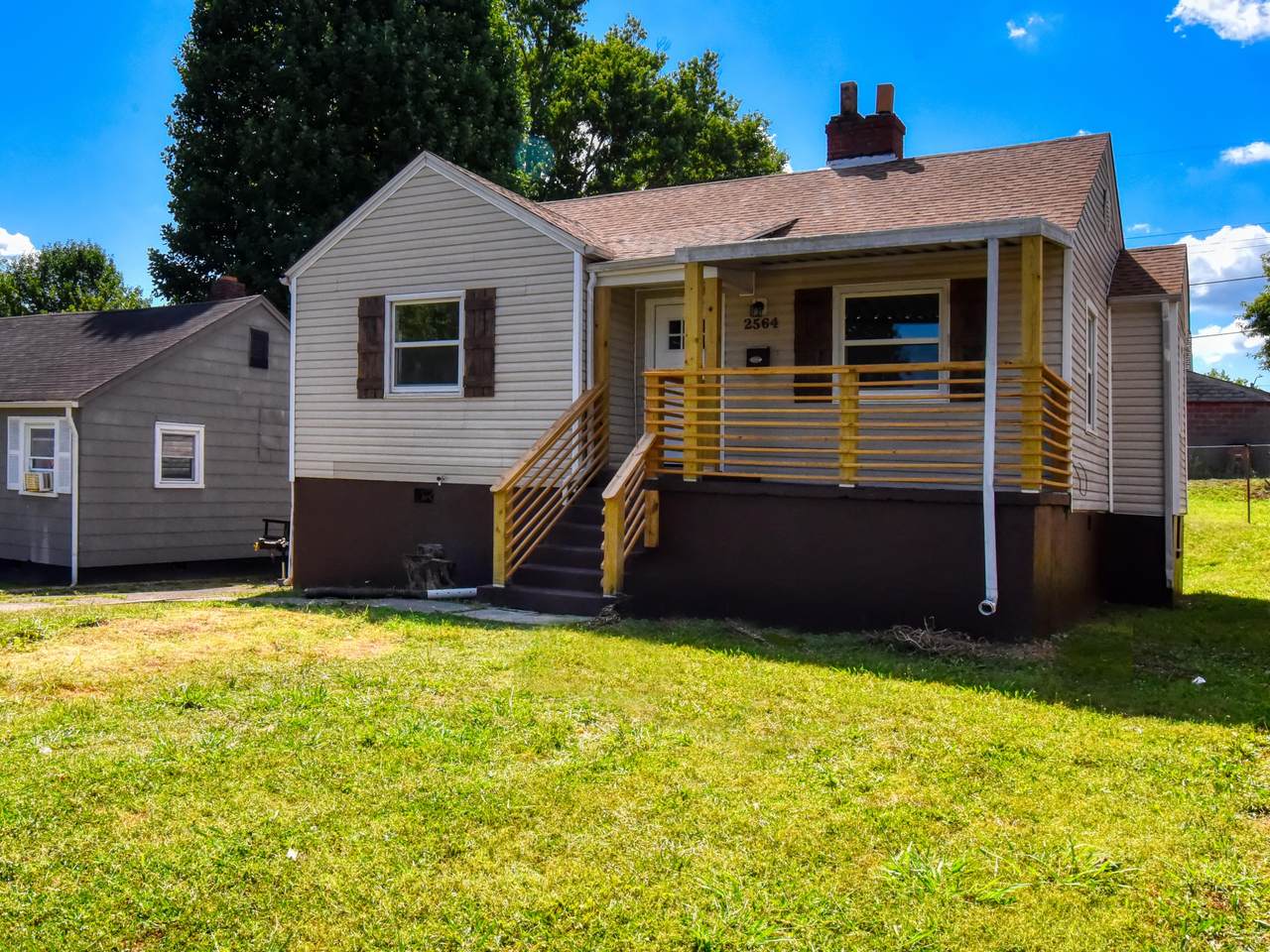 2564 Linden Ave - Photo 1