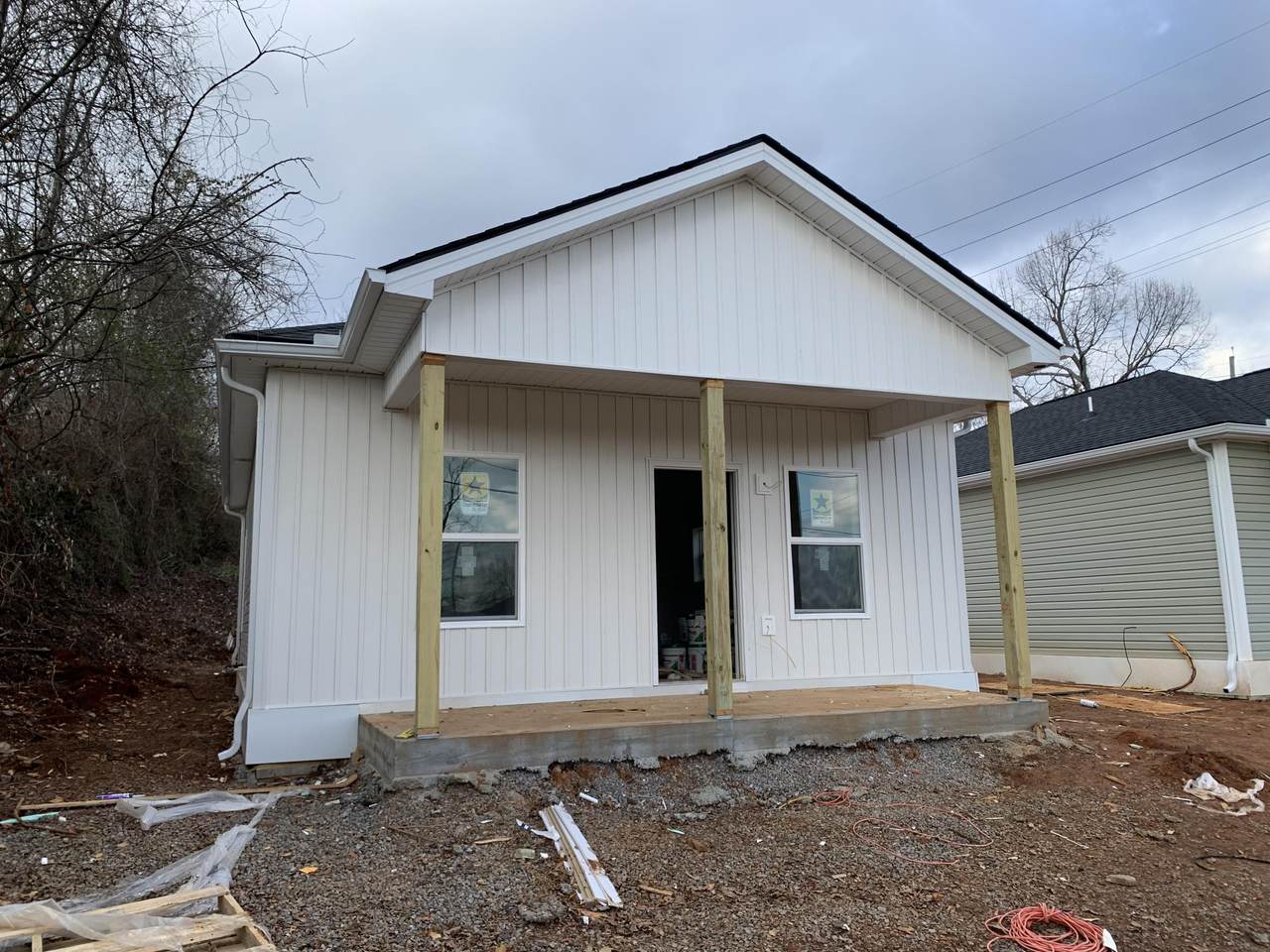808 Oak Hill Ave - Photo 1