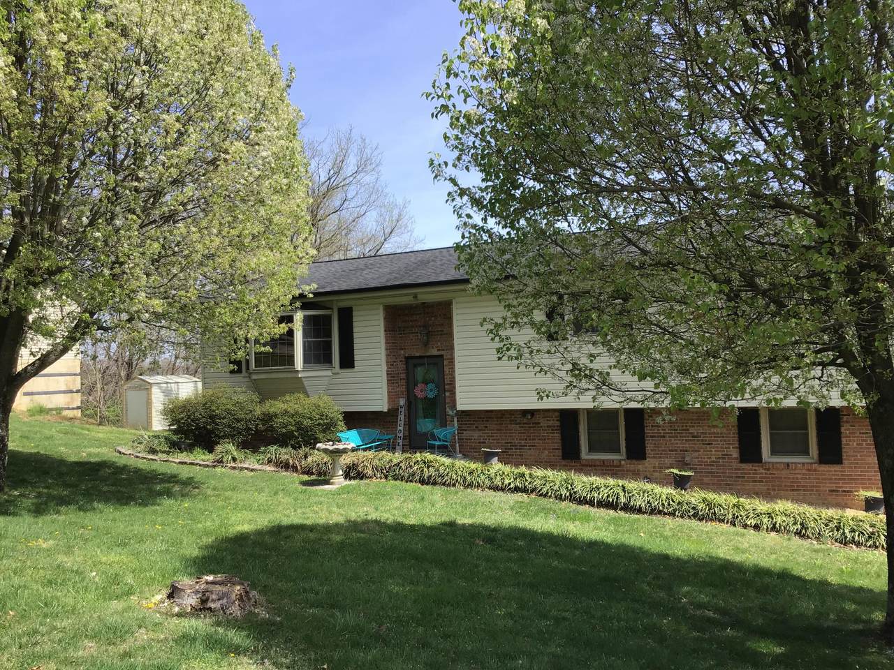 208 Whitaker Drive - Photo 1
