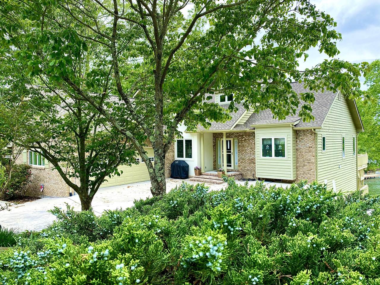 150 Rutgers Circle - Photo 1