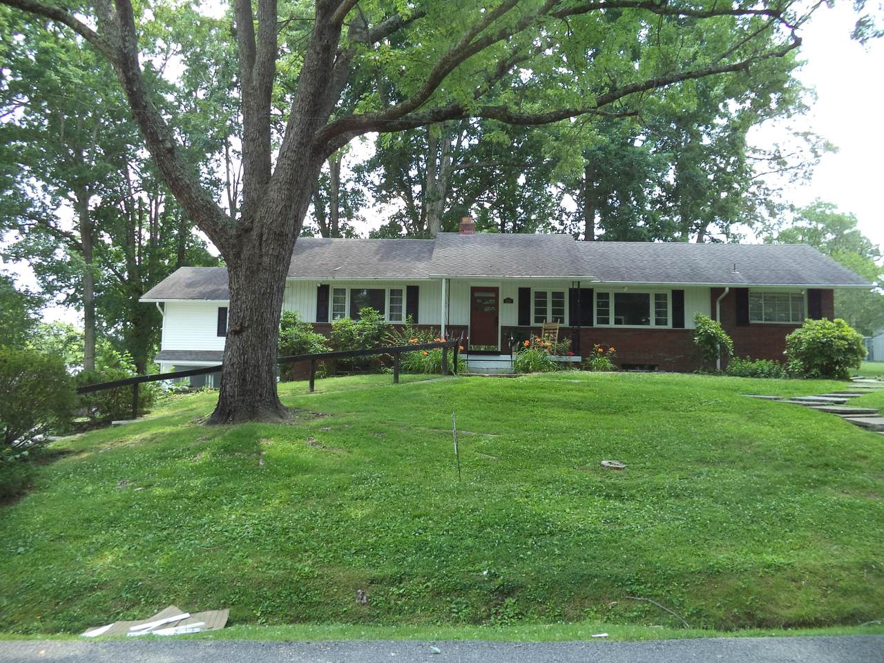 202 Chester St - Photo 1