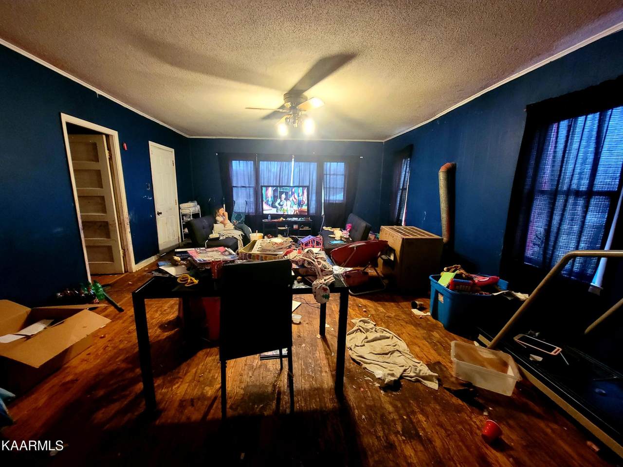 921 Chamberlain Ave - Photo 1