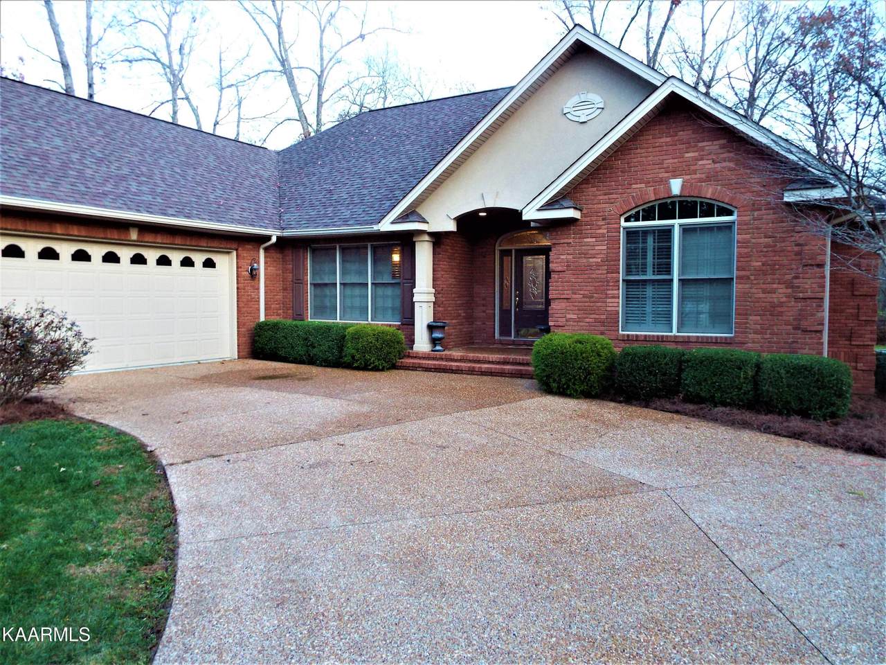 289 Park Trace Drive - Photo 1