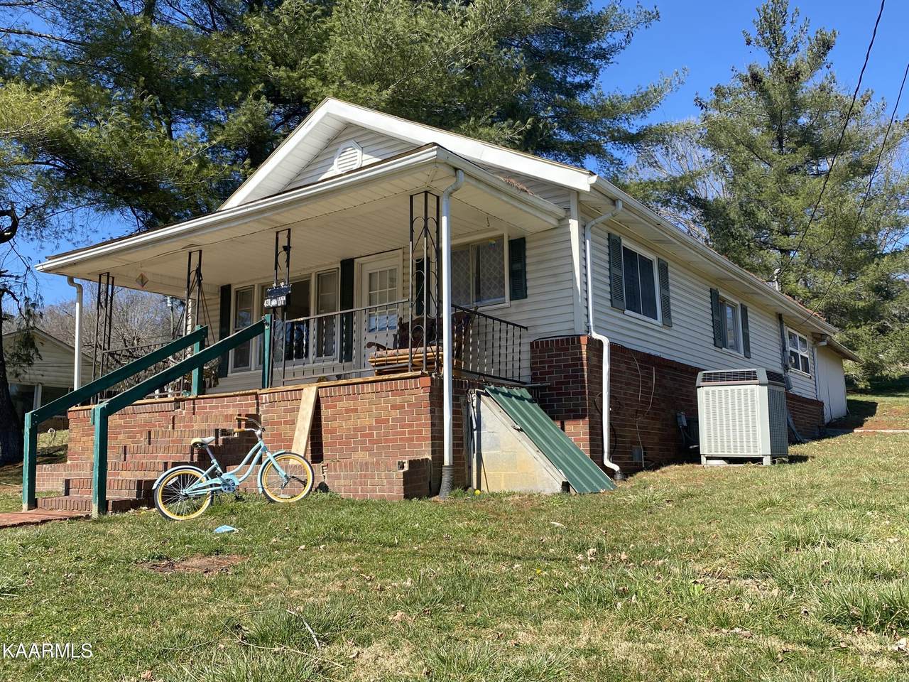 432 Leigh Ave - Photo 1