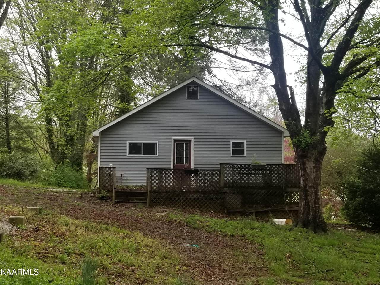 818 W Race St - Photo 1