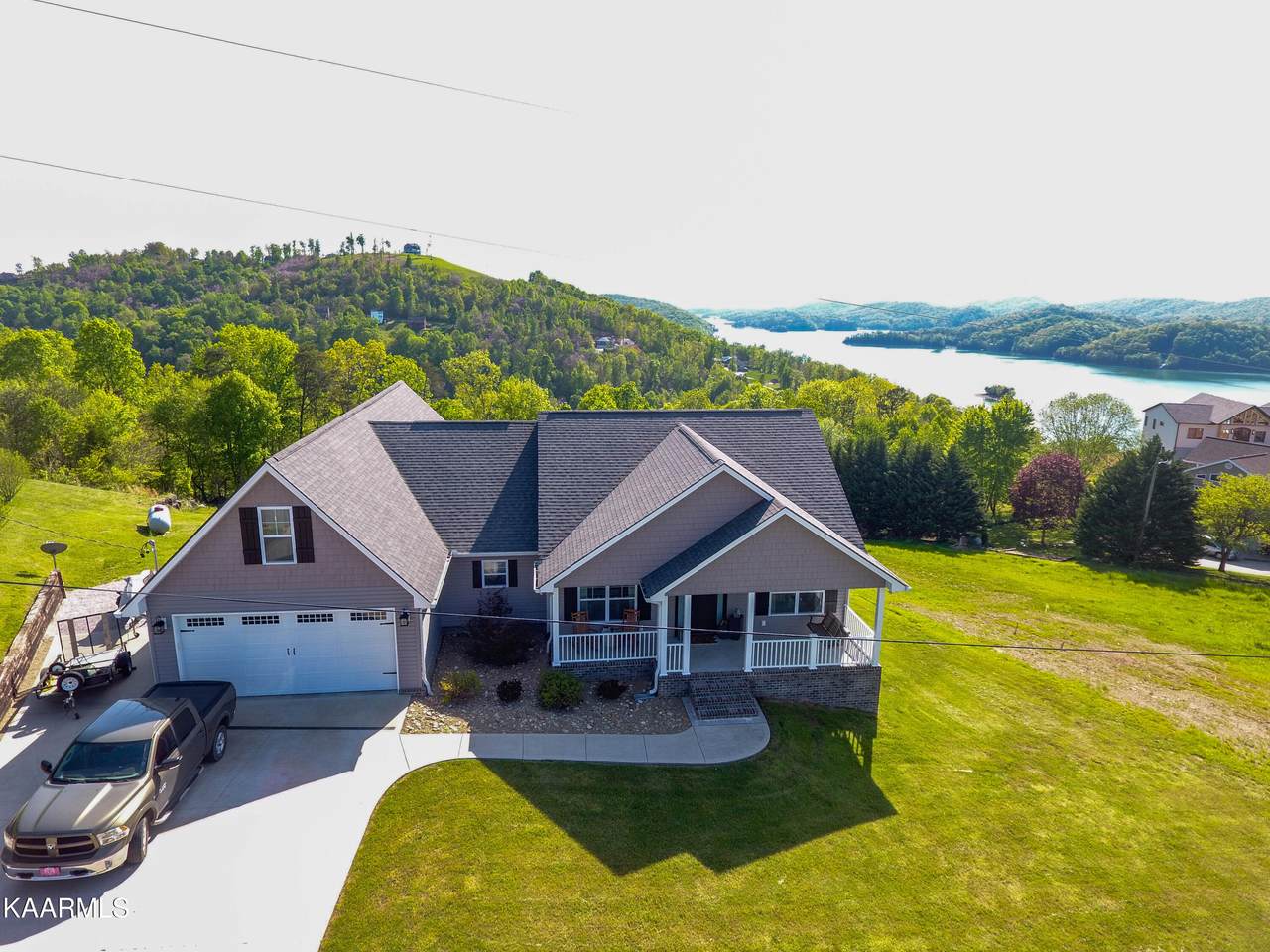555 Panoramic Drive - Photo 1