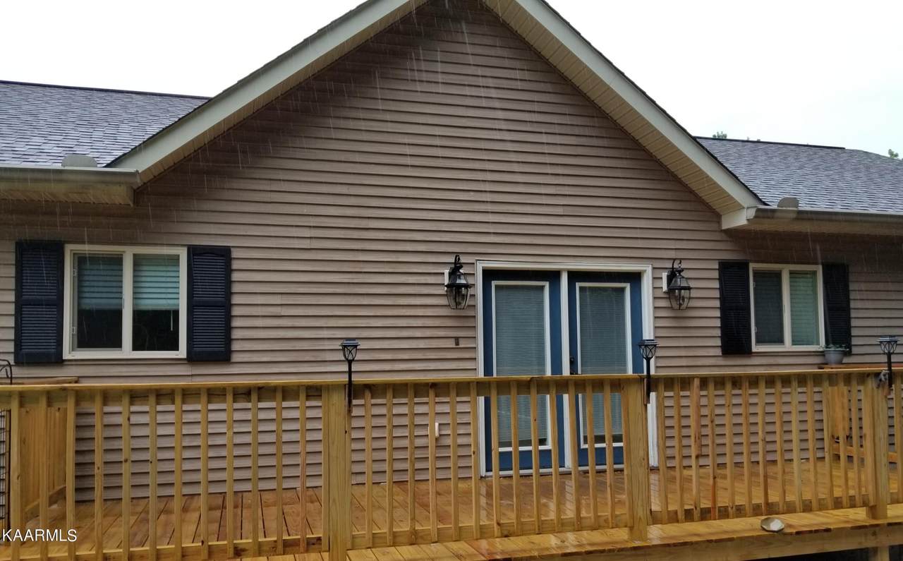856 Thomas Circle - Photo 1