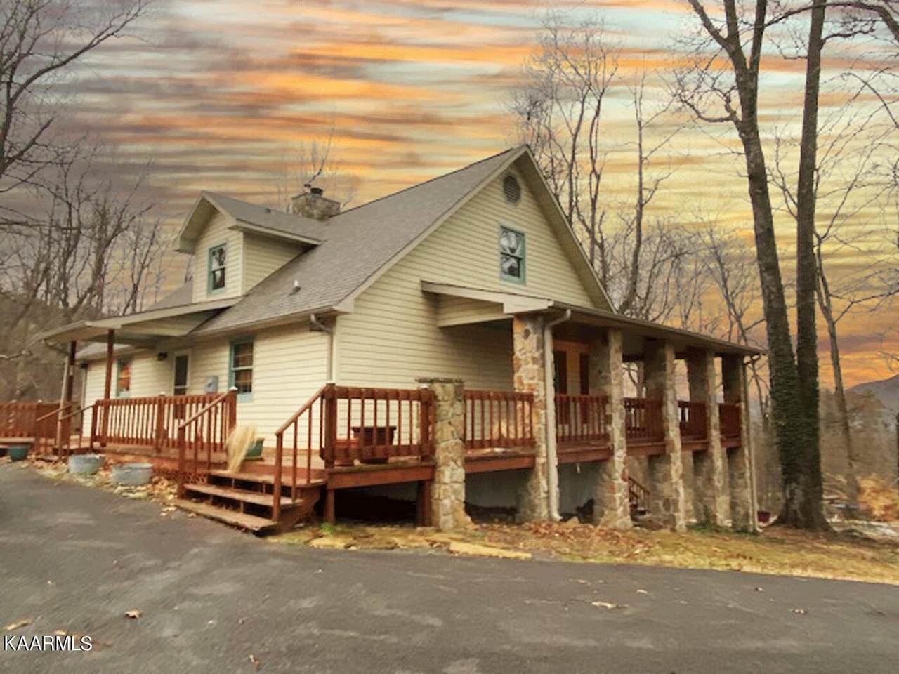 720 Derrick Rd - Photo 1