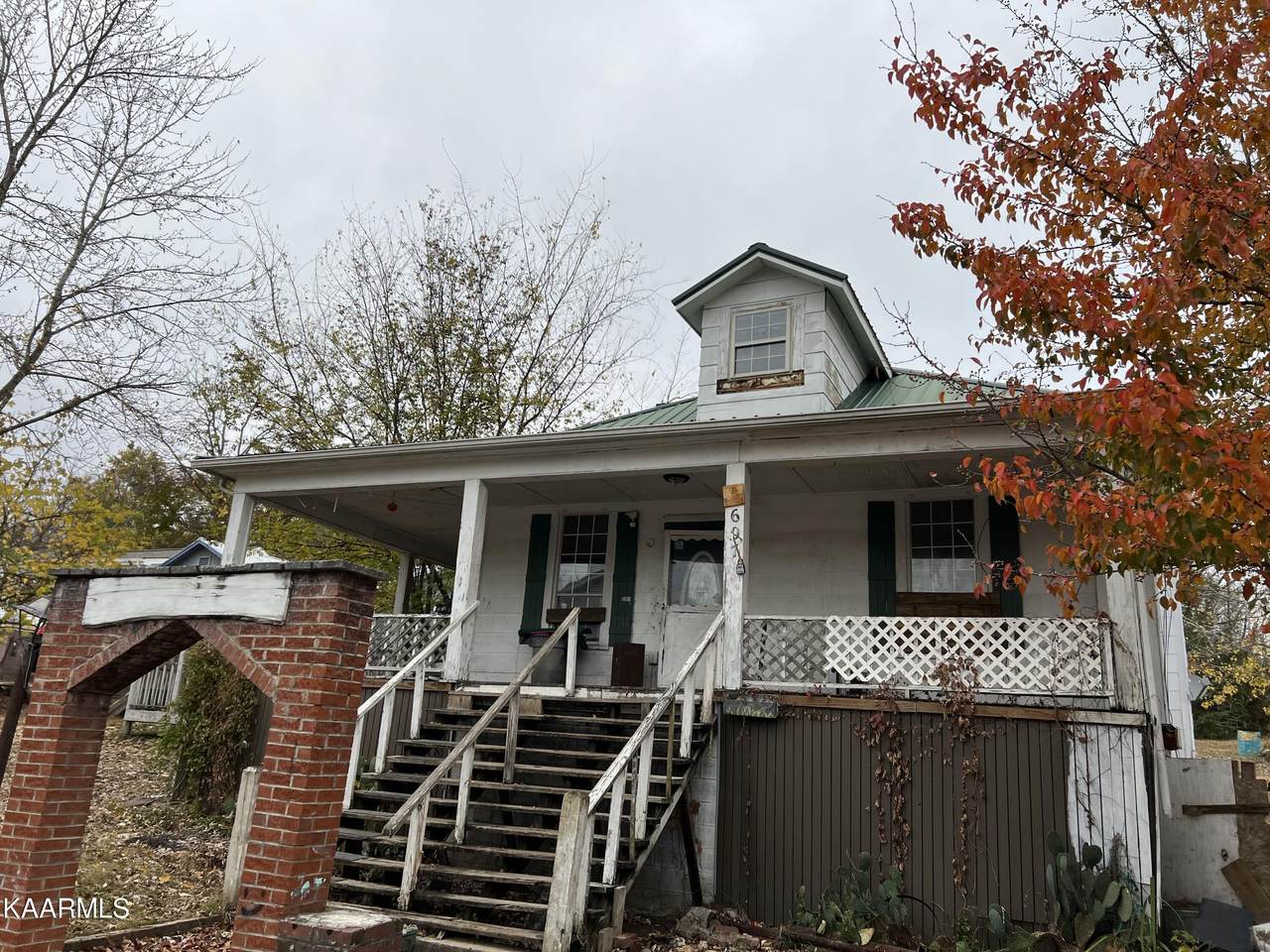 607 Indiana Ave - Photo 1