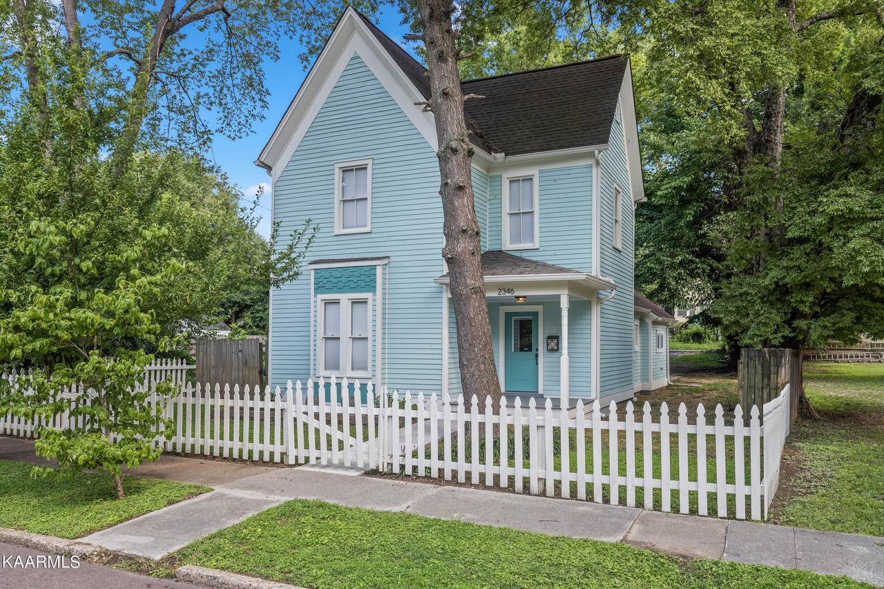 2346 Woodbine Ave - Photo 1