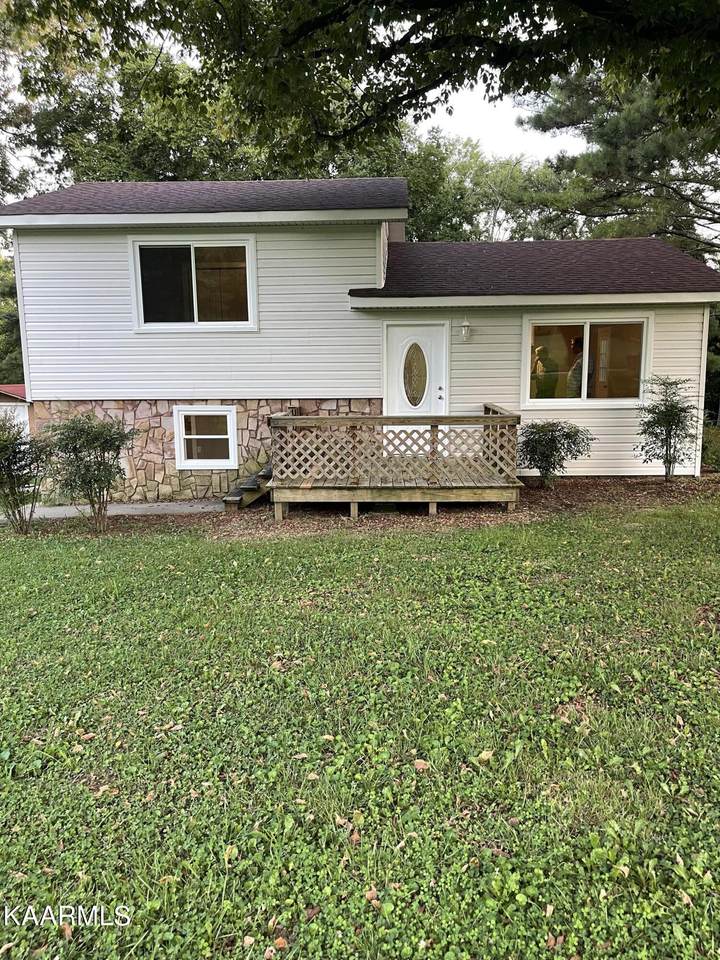609 Lawrence St - Photo 1