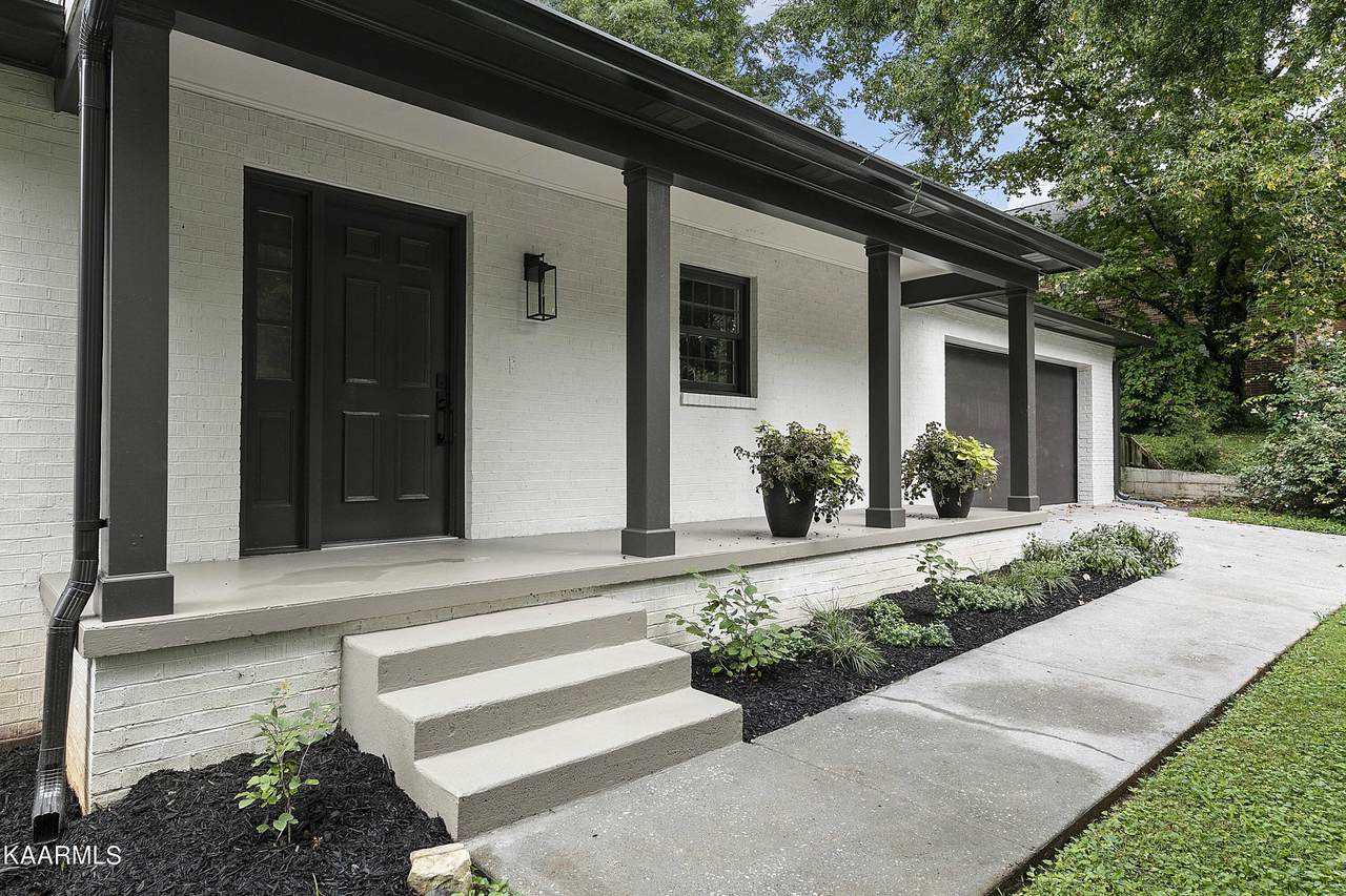 1207 Southgate Rd - Photo 1