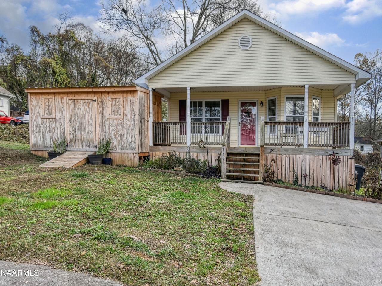 2528 Seaton Ave - Photo 1