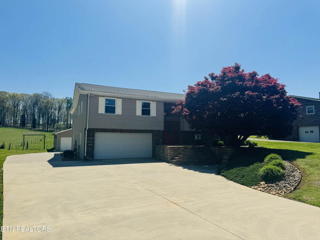 212 Overlook Drive - Photo 1