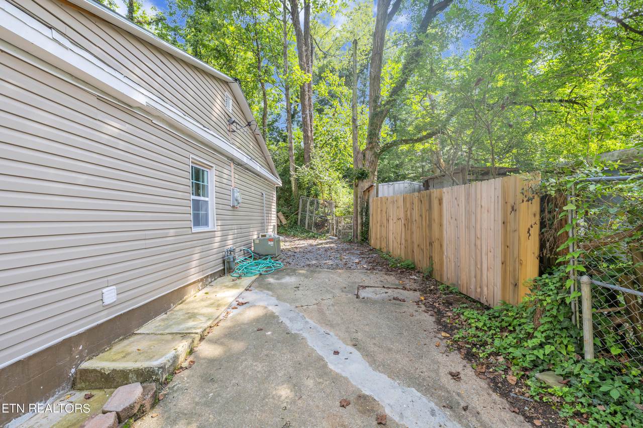 207 Manhattan Ave - Photo 1