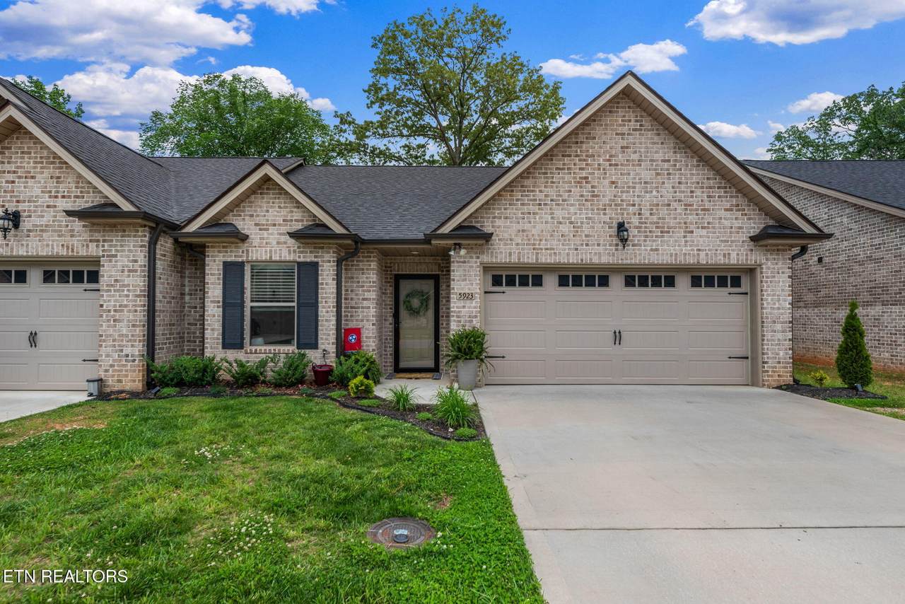 5923 Knox Hill Way - Photo 1