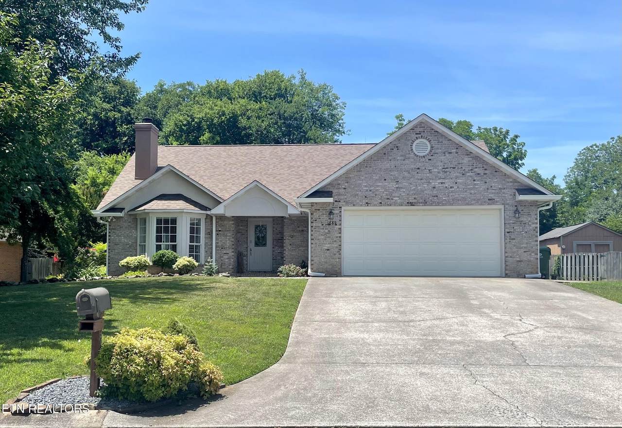 1889 Crest Rd - Photo 1