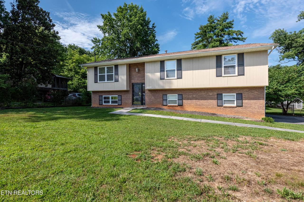 2423 Southview Drive - Photo 1