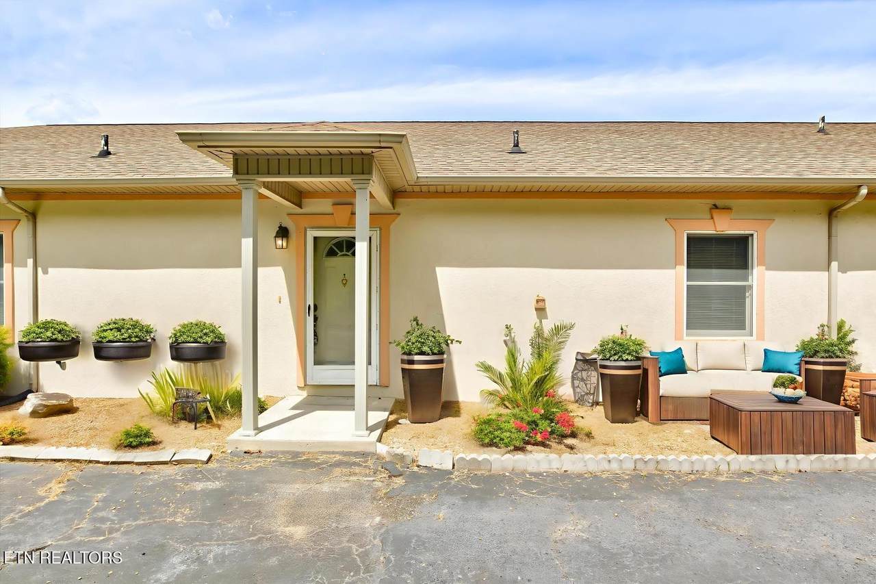 3002 Brentwood Court - Photo 1