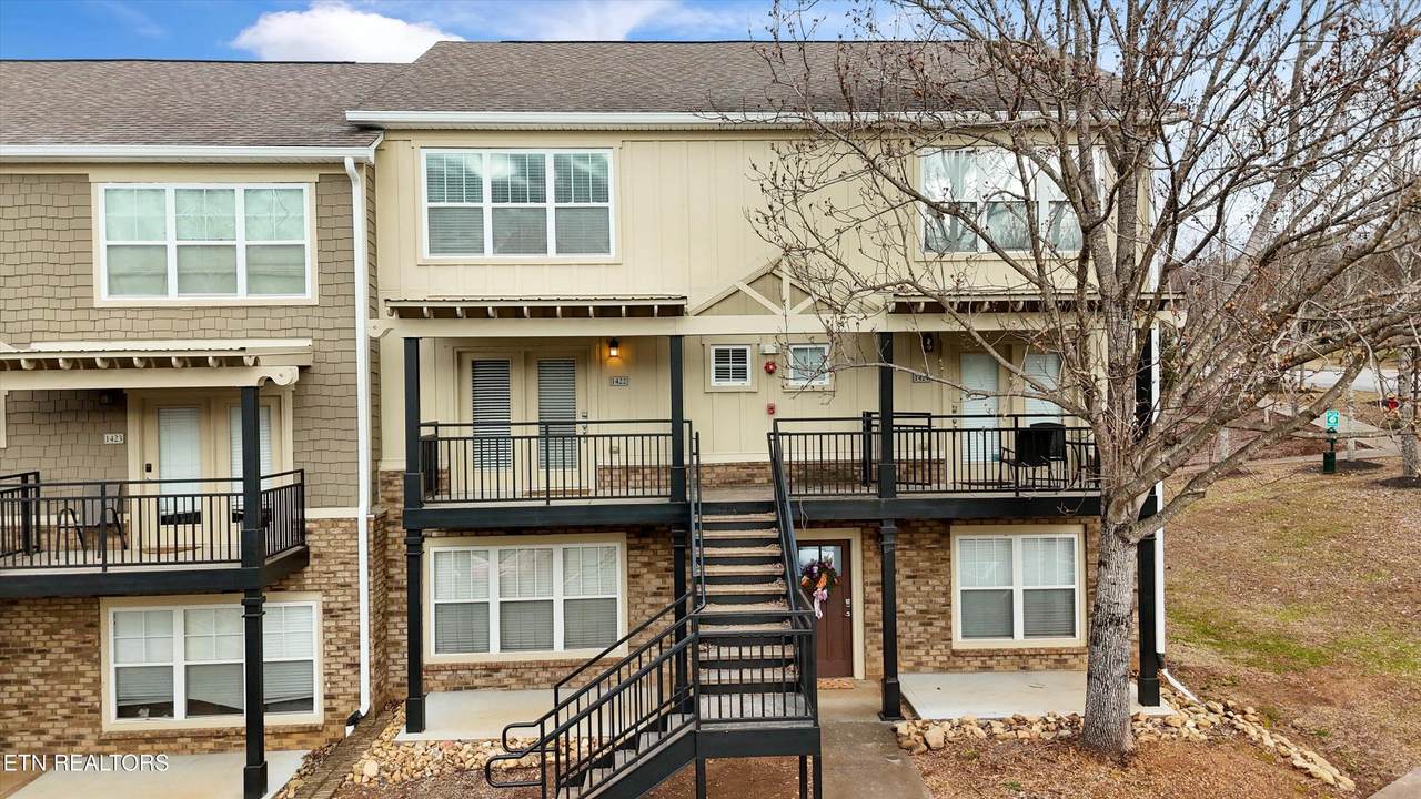 1121 Tree Top Way - Photo 1