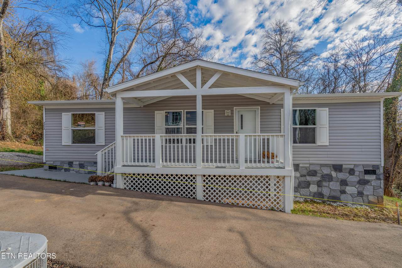 2228 Daisy Ave - Photo 1