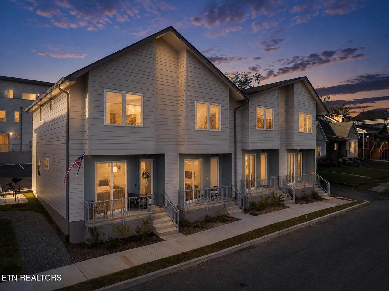 105 Oldham Ave - Photo 1