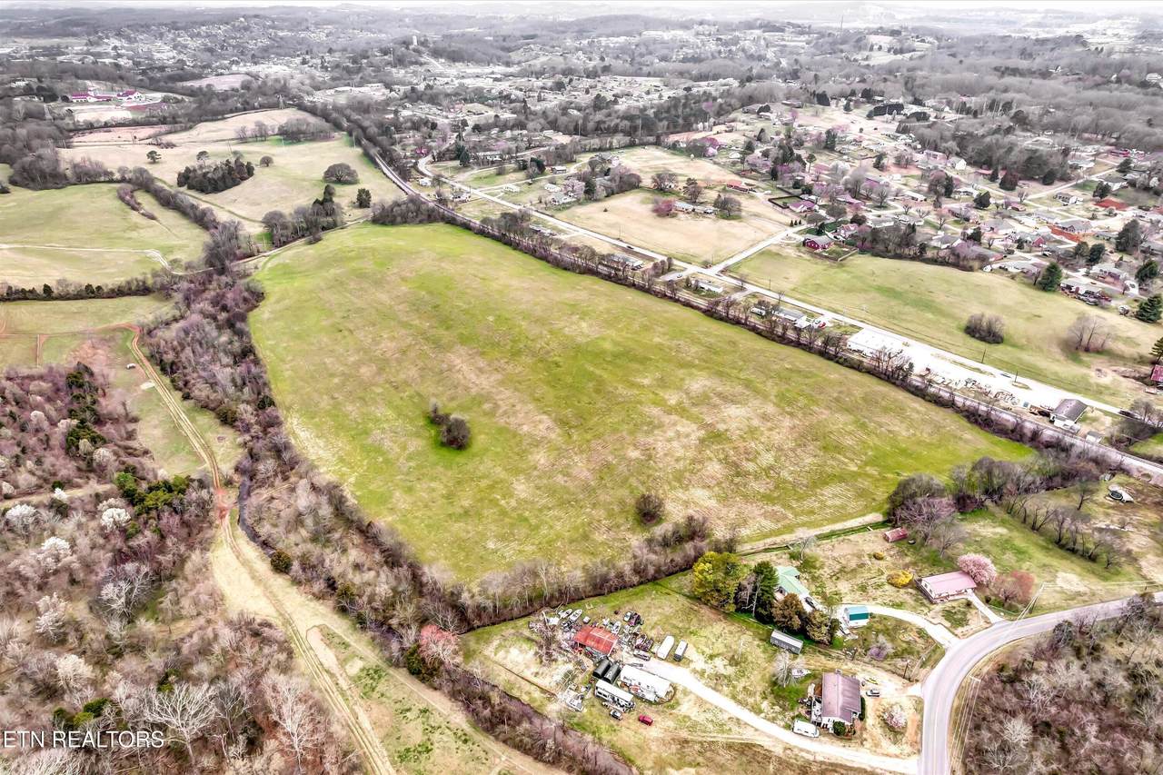 2079 Lakeview Rd - Photo 1