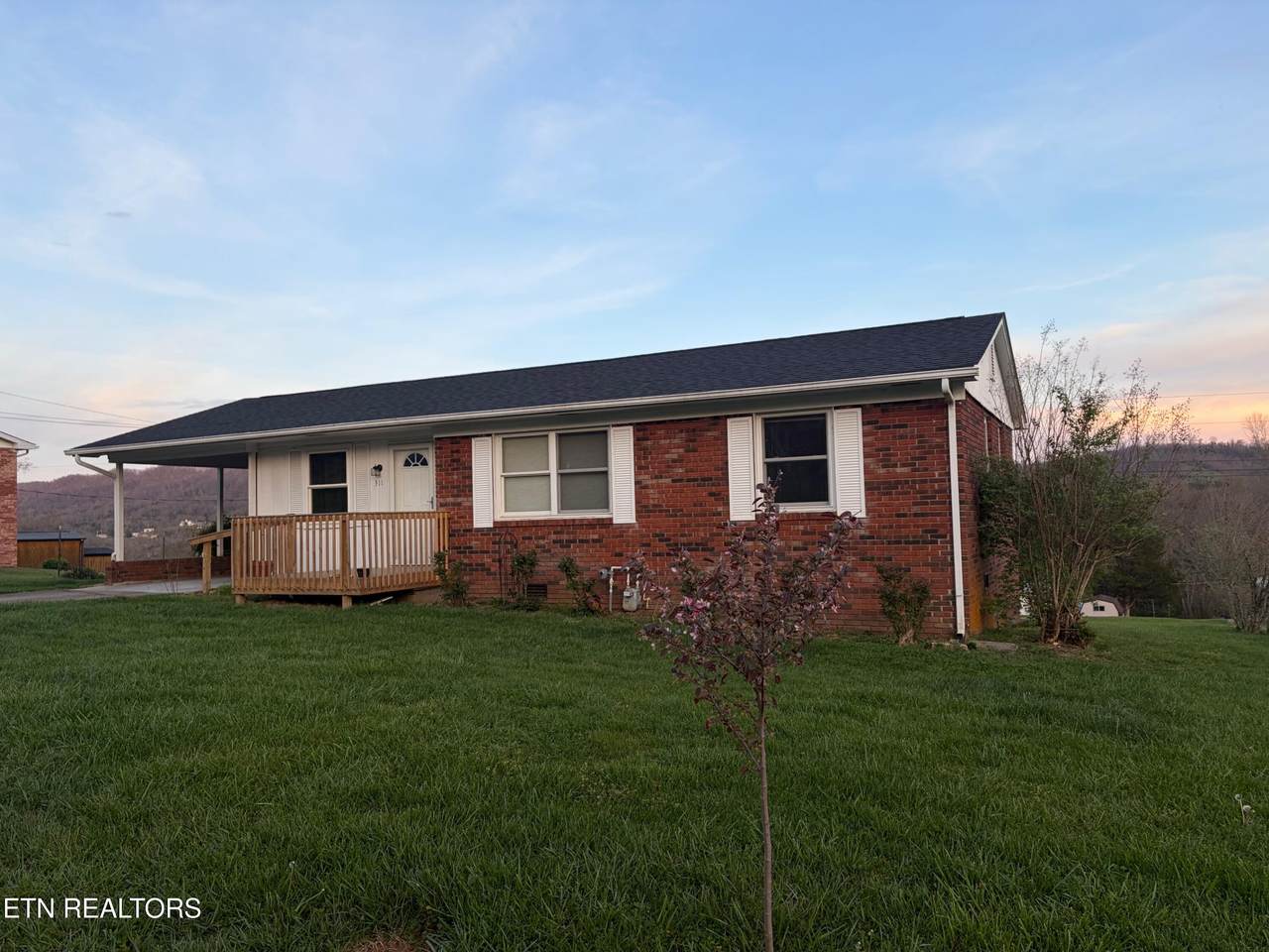 311 Whitaker St - Photo 1